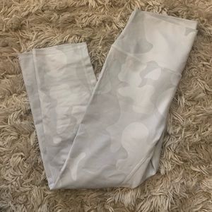 Alo yoga white camo leggings